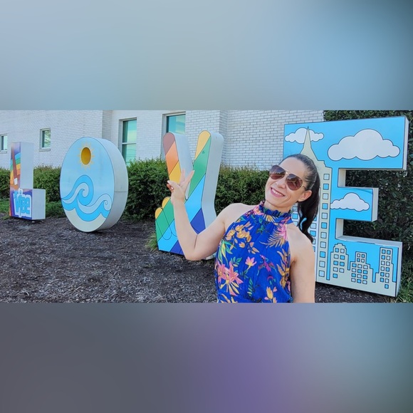 Posh Ambassador Carmen - Picture 5 of 6